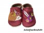 Preview: Lederpuschen burgunder-cappucino rechts Indianer Igel (Igel creme-braun-schwarz-altrosa) Blume (flieder-hellgrün) Feder (rosa-schwarz) sowie links Feder Blume ( Feder rosa-schwarz; Blumen flieder, altrosa - hellgrün)
